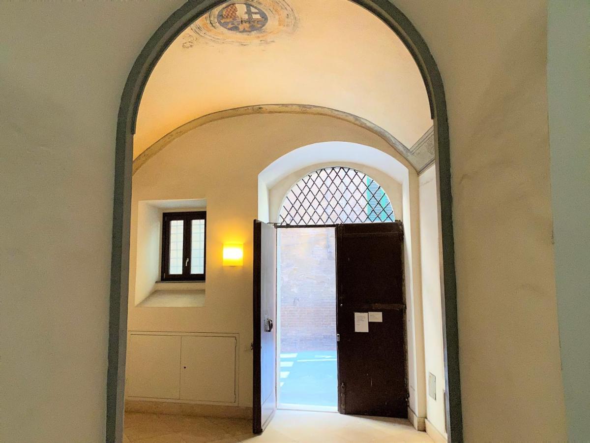 Violante House-Appartamento In Centro Storico シエーナ エクステリア 写真